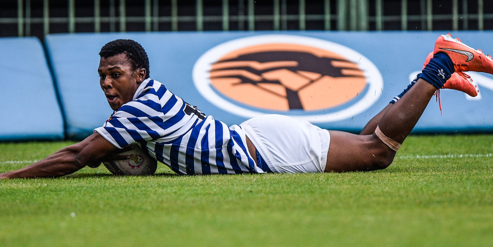 UCT scored no less than eight tries as they trounced Shimlas on Thursday.