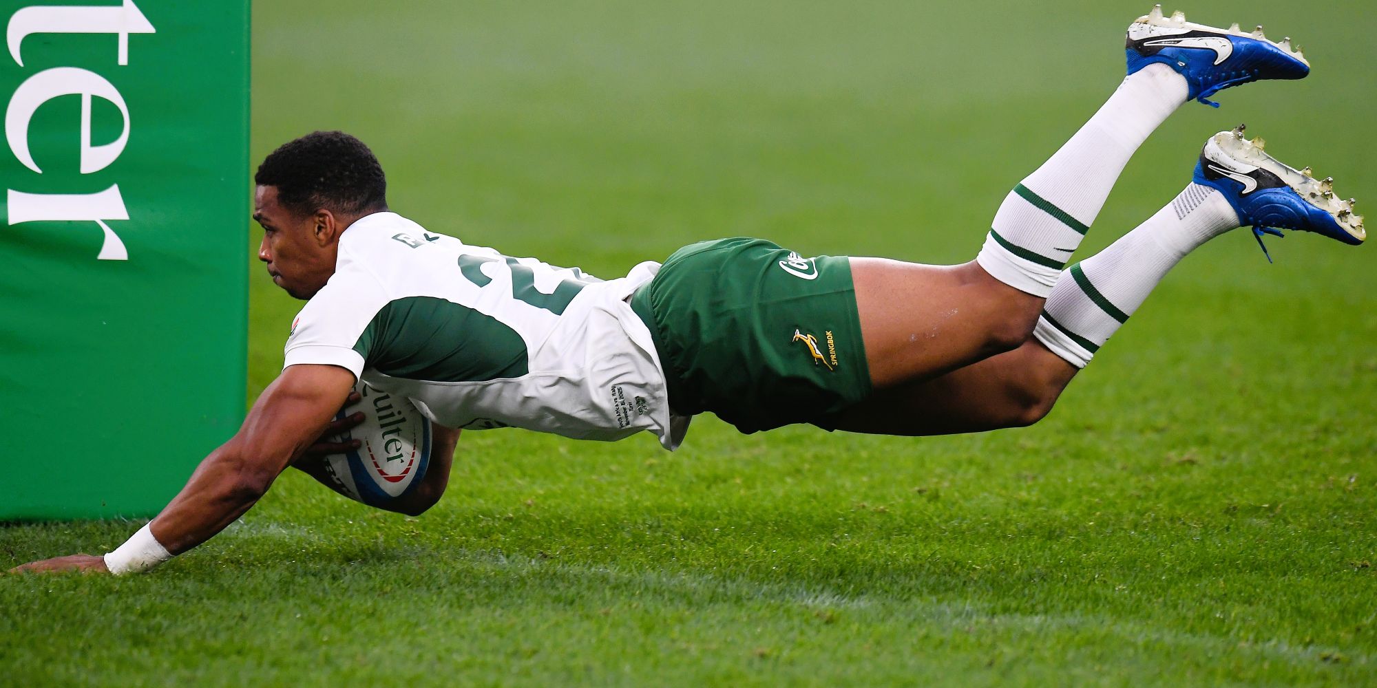 Grant Williams goes over for his try.