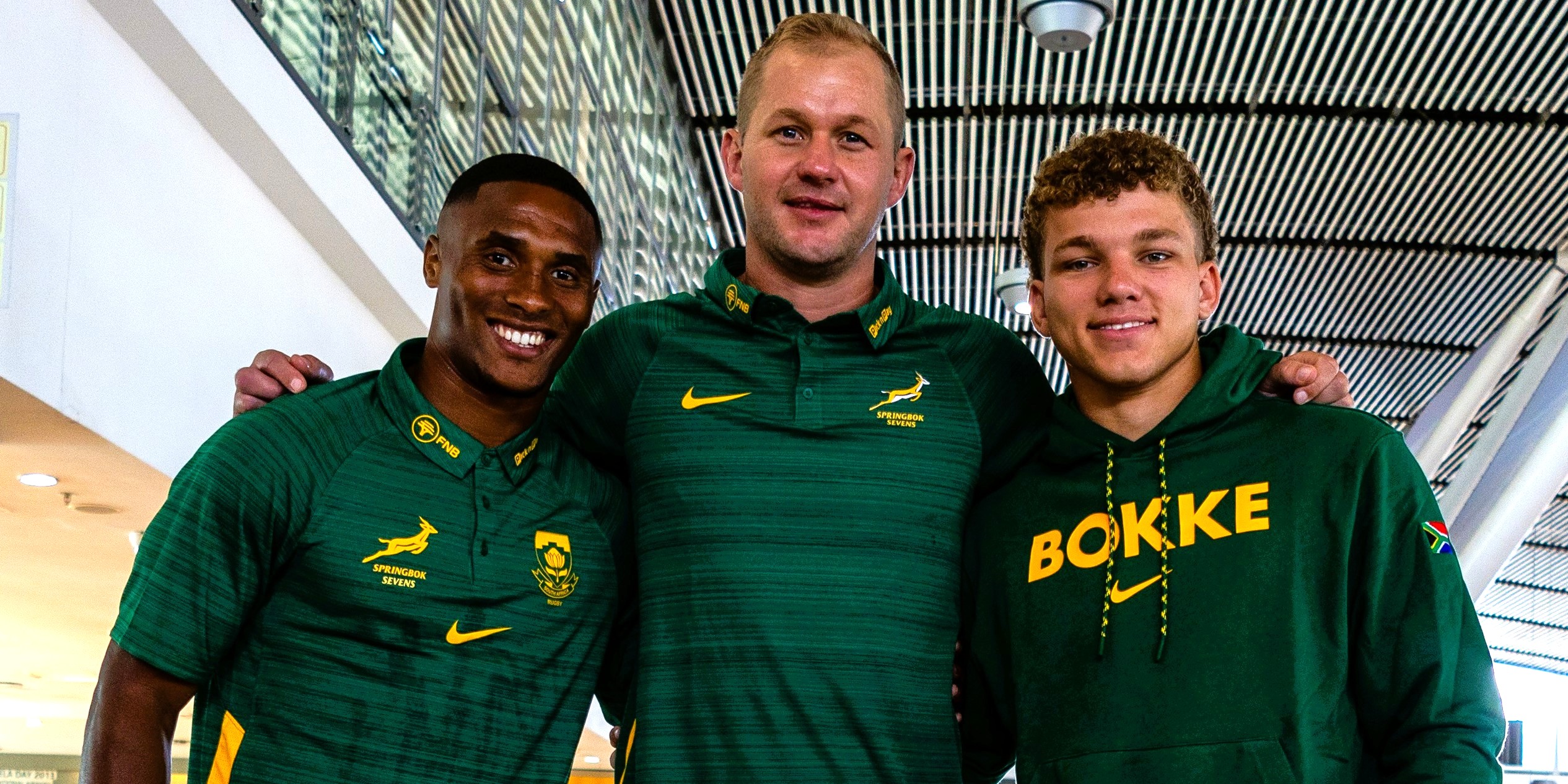 Blitzbok coach Philip Snyman with the uncapped Renaldo Young (left) and Luan Giliomee (right).