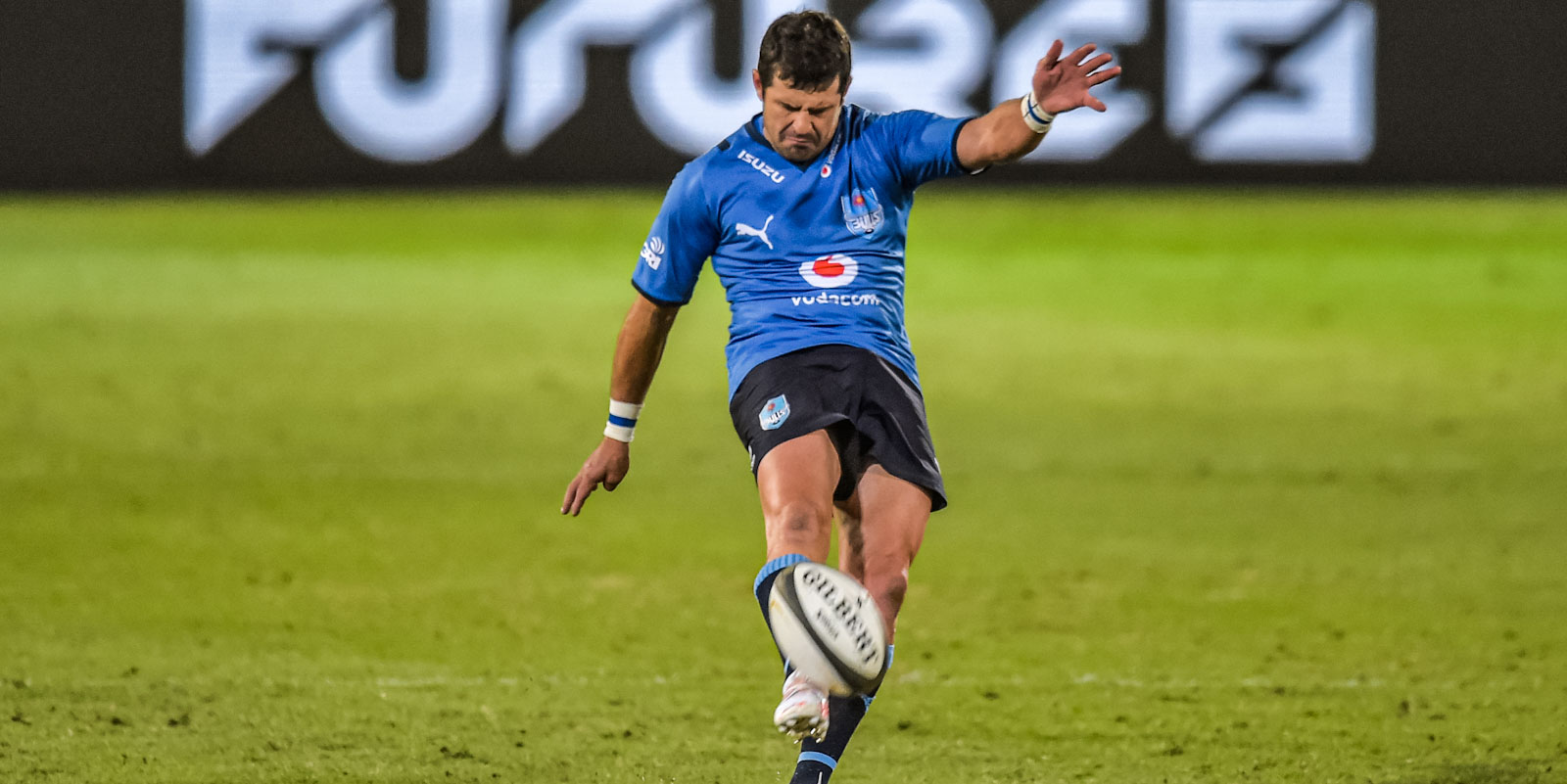 Morne Steyn kicked 19 points in a dominant display by the Vodacom Bulls.