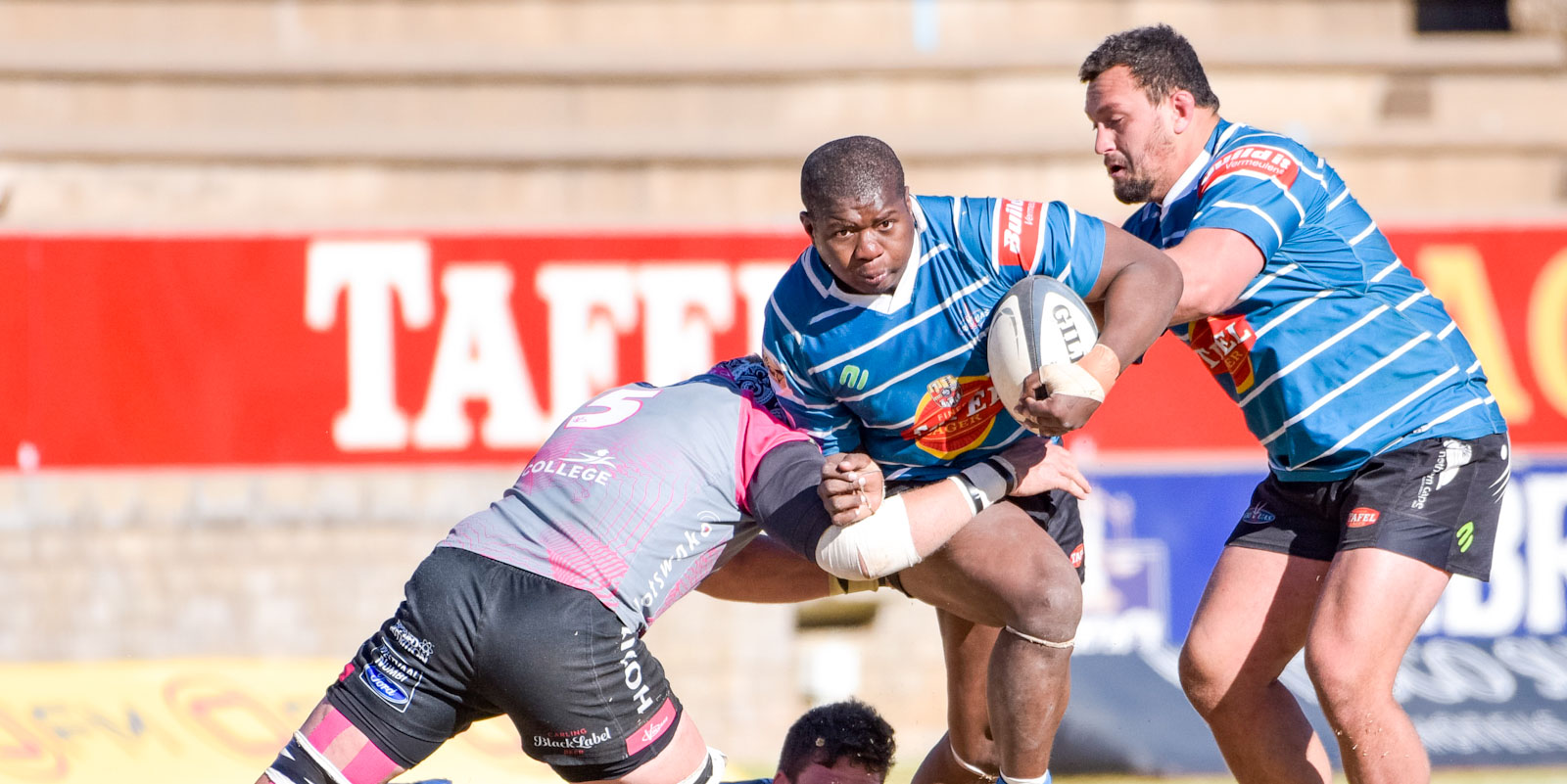 Mox Mxoli on the drive for Griquas.