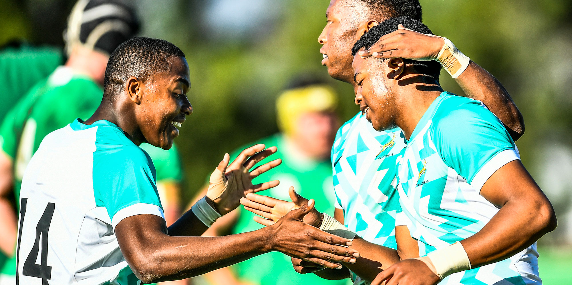 Zekhethelo Siyaya is congratulated by his fellow wing Kuthadzo Rashivhaga after scoring two tries for the SA U18s.