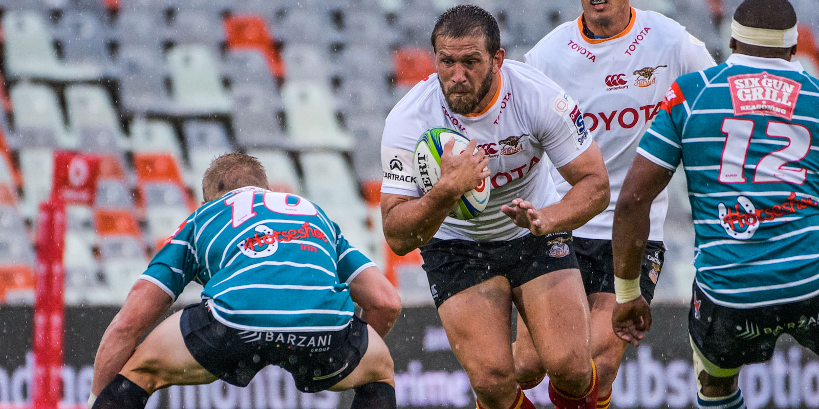 Frans Steyn on the charge for the Toyota Cheetahs.