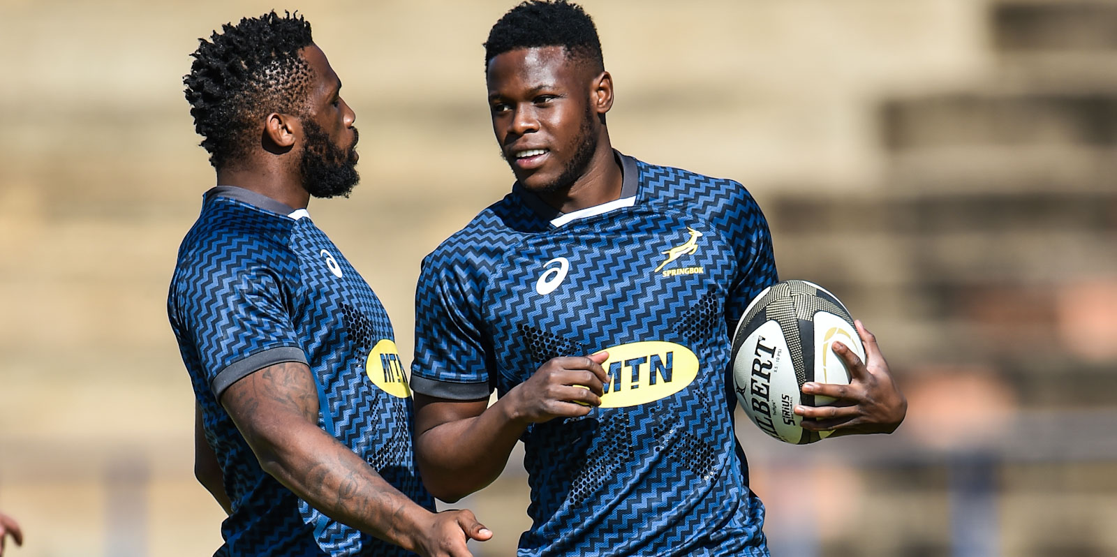 Springbok captain Siya Kolisi shares some tips with the uncalled Aphelele Fassi at a training session.