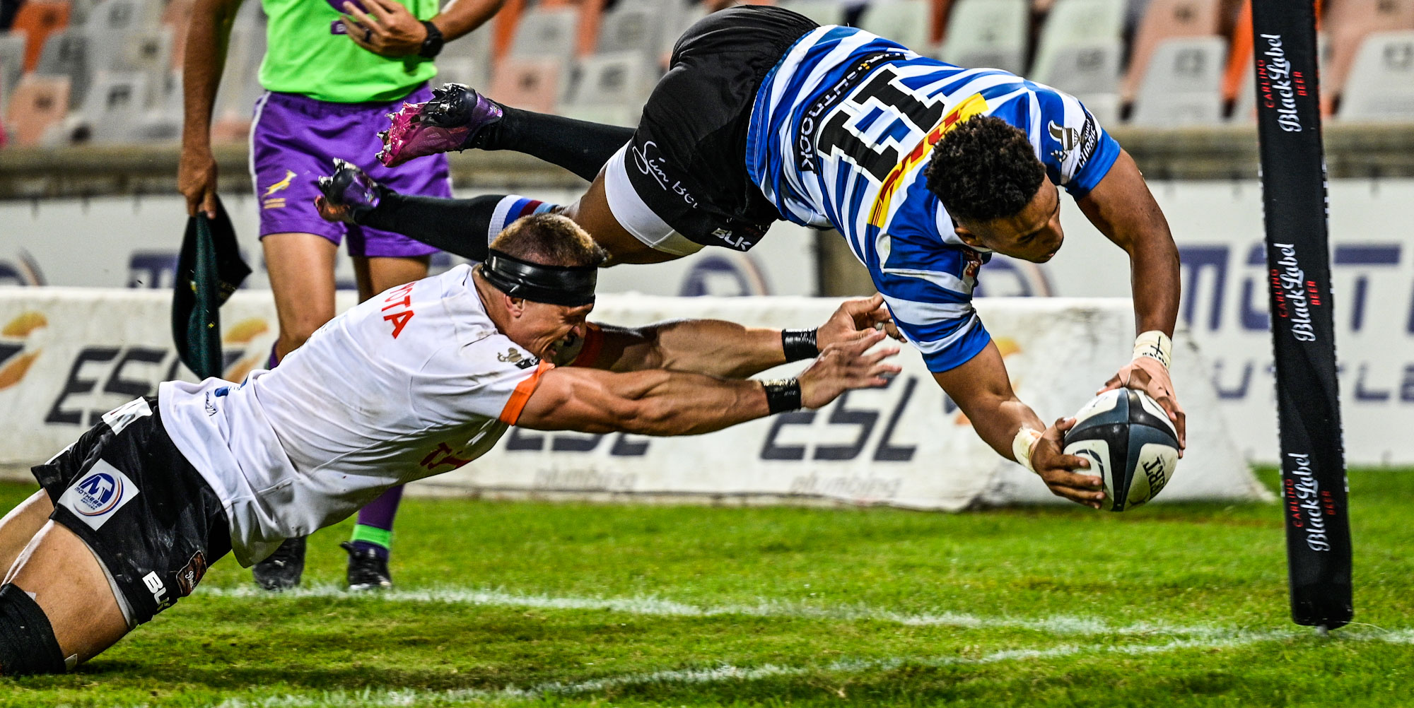 Angelo Davids goes over for a spectacular try for DHL WP in Bloemfontein.