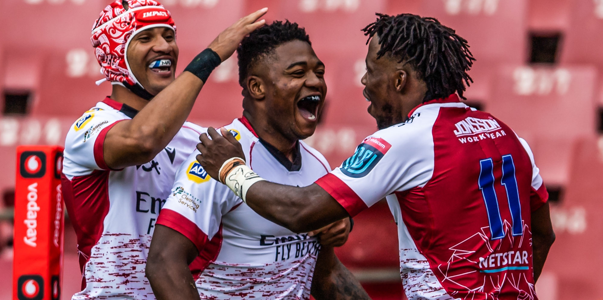 Wandisile Simelane celebrates his try for the Emirates Lions.