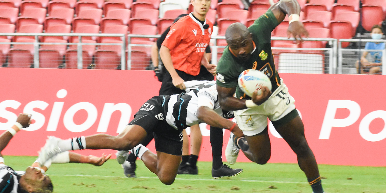 Siviwe Soyizwapi scores against Fiji.