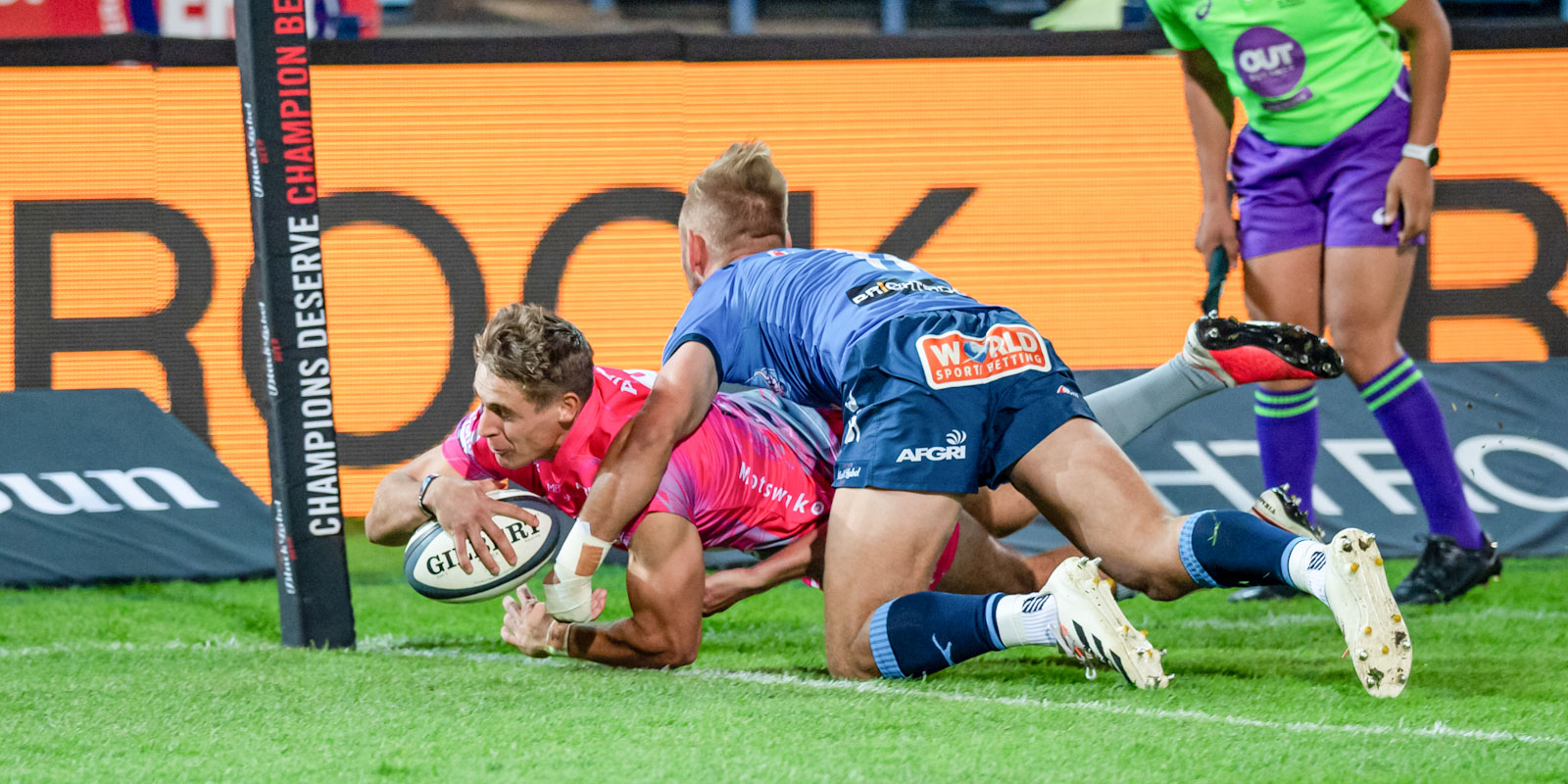 Sebastian de Klerk scored three tries at Loftus Versfeld.