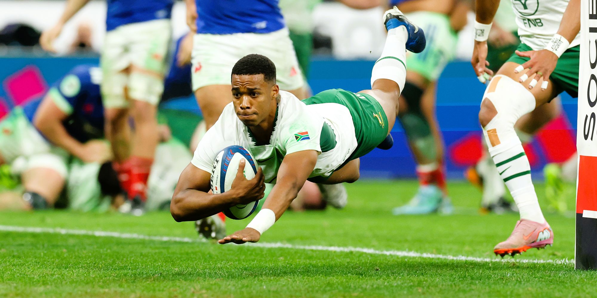 Grant Williams scores under the uprights.