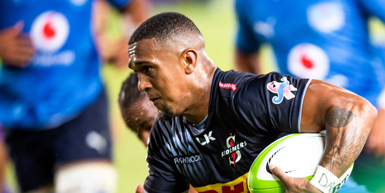 Leolin Zas scores two tries for the DHL Stormers