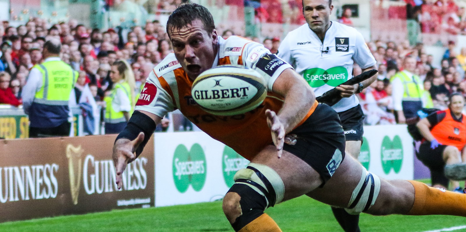 Reniel Hugo in action for the Toyota Cheetahs in the Guinness PRO14